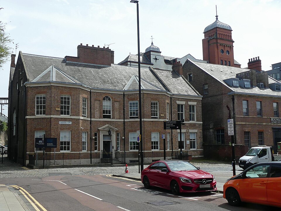 File:Clavering House, Newcastle-upon-Tyne.jpg