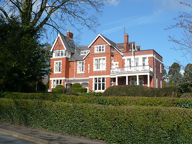 File:Mansion House, Stow Park Circle, Newport - geograph.org.uk - 717175.jpg